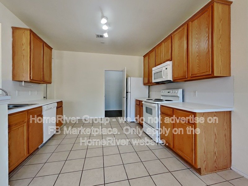 Spacious 4BR 2-Story | Fridge | W&amp;D. property image