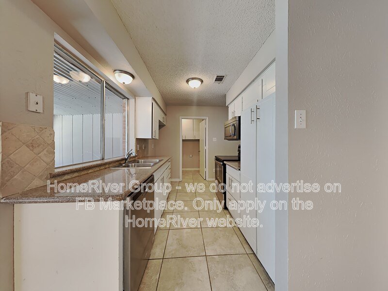 Spacious 3BR with Sunroom | Stainless Appliances | Pet-friendly. property image