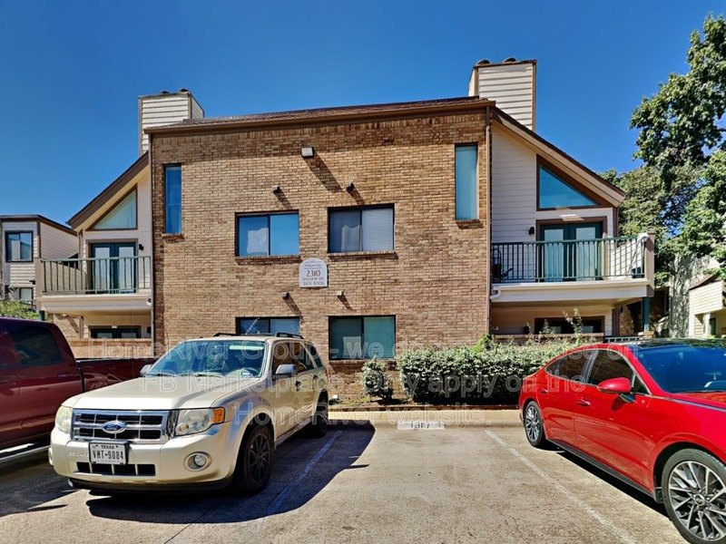 Arlington Oaks Oasis: Modern Condo Living Awaits! property image