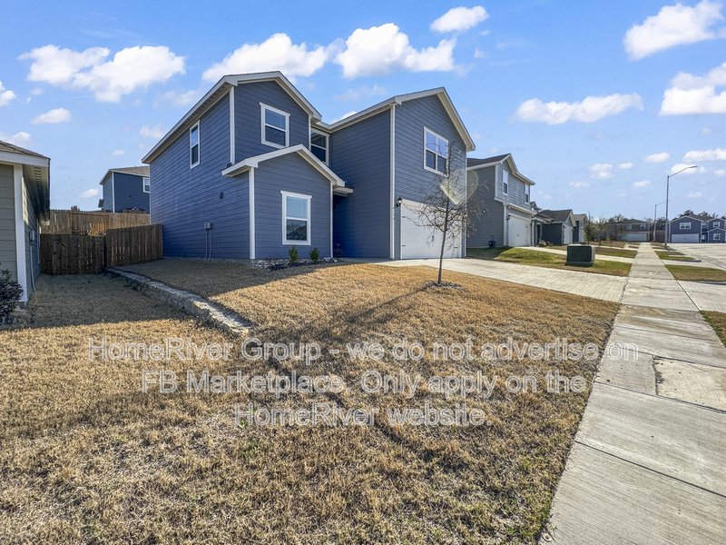 Available Now! Amazing 5 beds and 2.5 baths home! property image