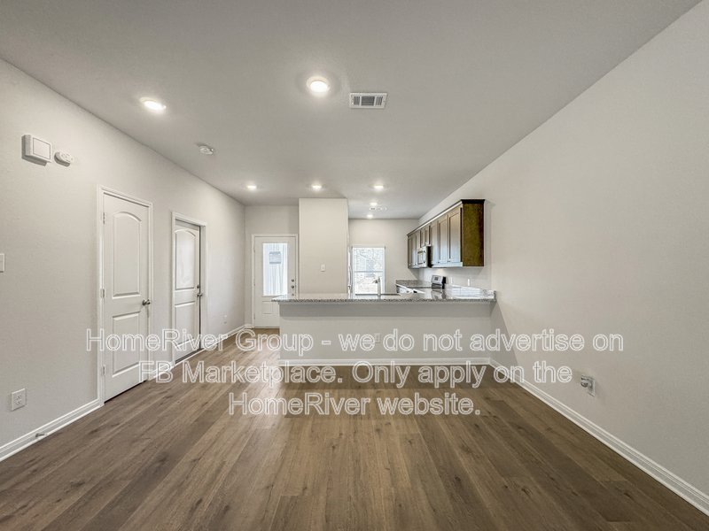 Available Now! Amazing 5 beds and 2.5 baths home! property image