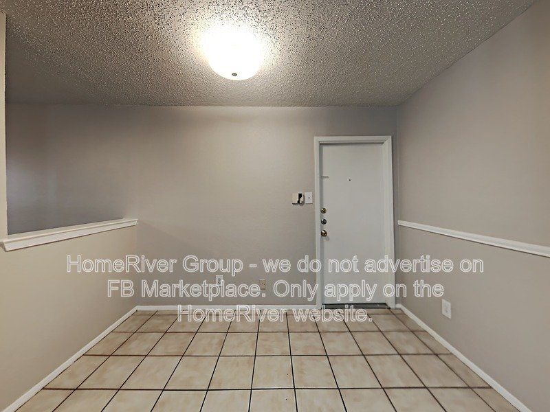 Move-In Ready 3-Bed Duplex | No Carpet | 2-Car Garage. property image