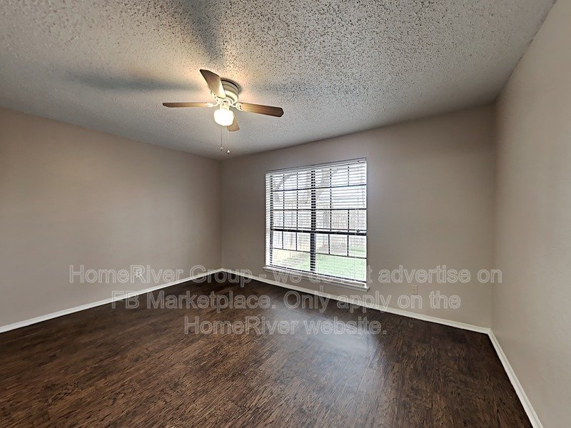 Move-In Ready 3-Bed Duplex | No Carpet | 2-Car Garage. property image