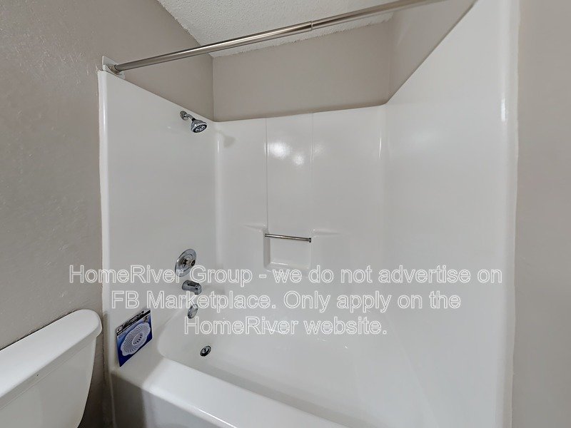 Move-In Ready 3-Bed Duplex | No Carpet | 2-Car Garage. property image