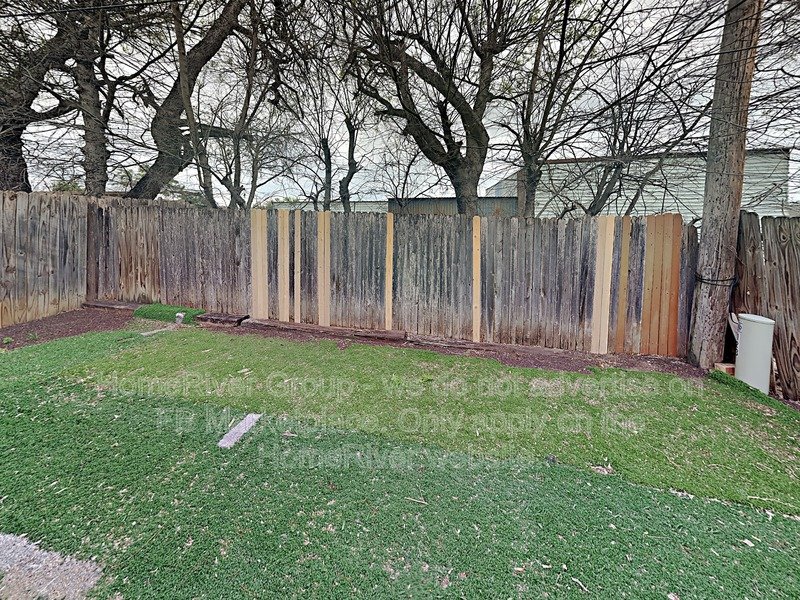 Move-In Ready 3-Bed Duplex | No Carpet | 2-Car Garage. property image