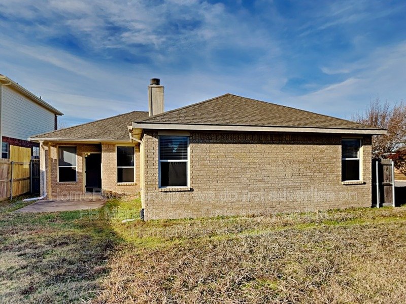 Beautiful 4-Bed | Corner Lot | Fenced Backyard. property image