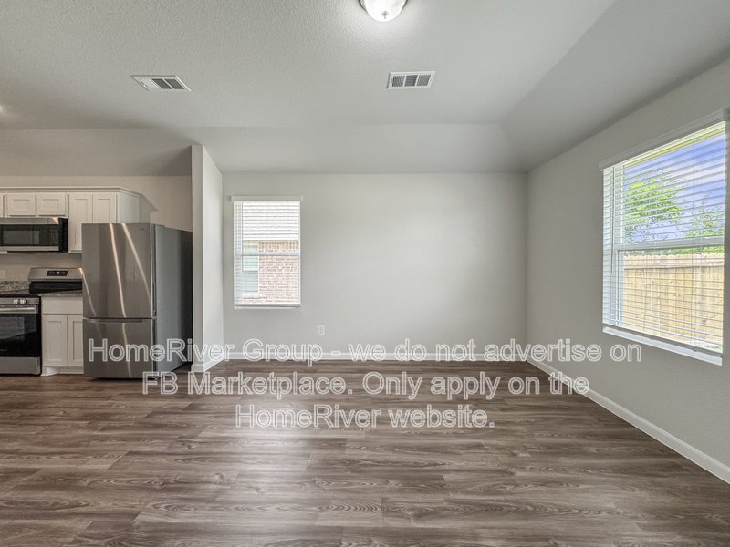 Pets Welcome!! property image