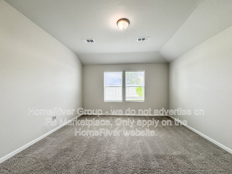 Pets Welcome!! property image