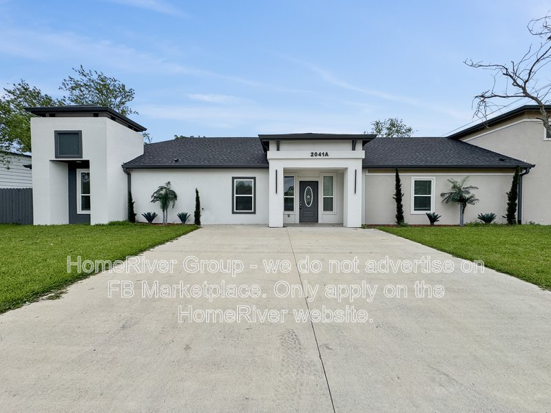 Duplex 3 bed | Updated Interior | Private Backyard. property image