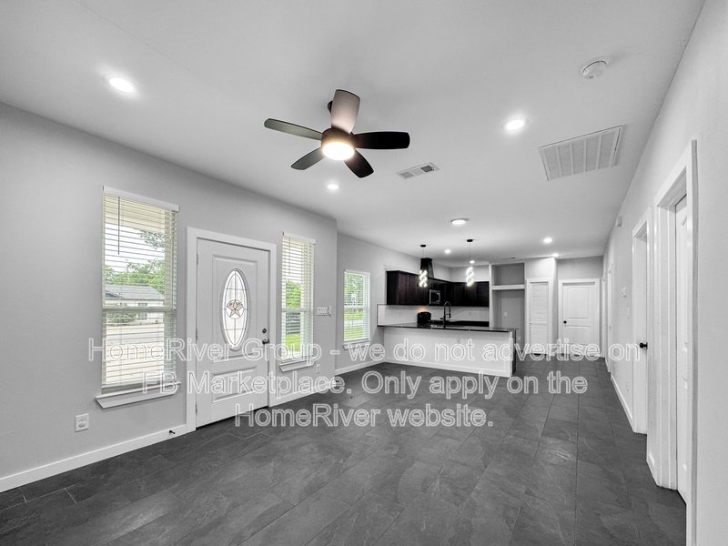 Duplex 3 bed | Updated Interior | Private Backyard. property image