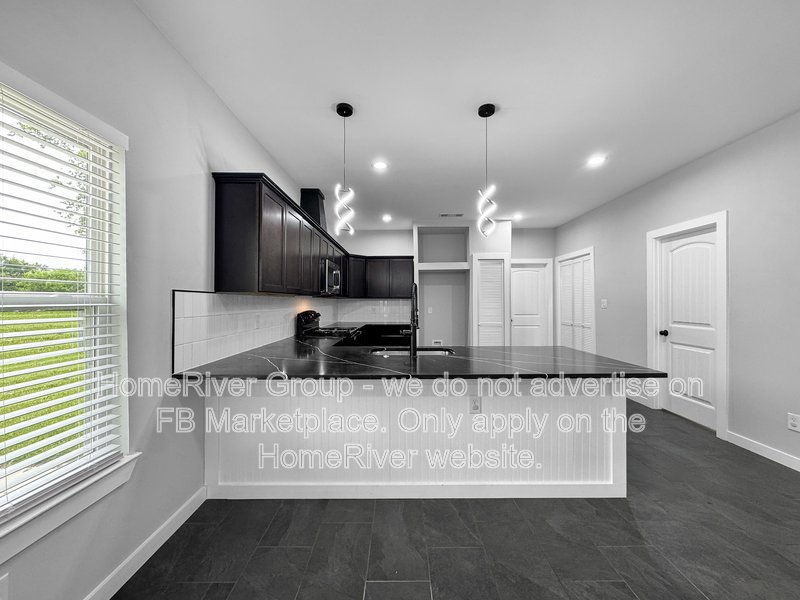 Duplex 3 bed | Updated Interior | Private Backyard. property image
