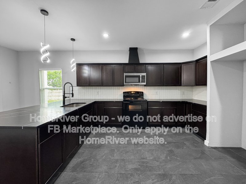 Duplex 3 bed | Updated Interior | Private Backyard. property image
