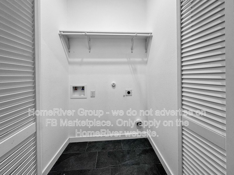 Duplex 3 bed | Updated Interior | Private Backyard. property image