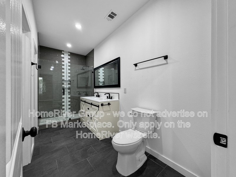 Duplex 3 bed | Updated Interior | Private Backyard. property image