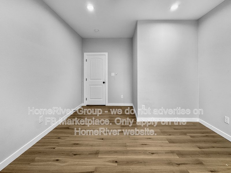 Duplex 3 bed | Updated Interior | Private Backyard. property image