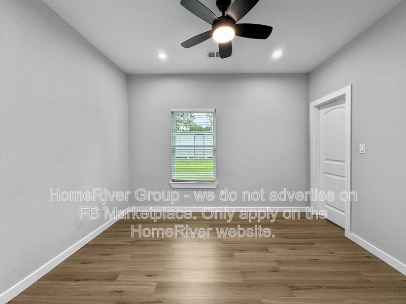 Duplex 3 bed | Updated Interior | Private Backyard. property image