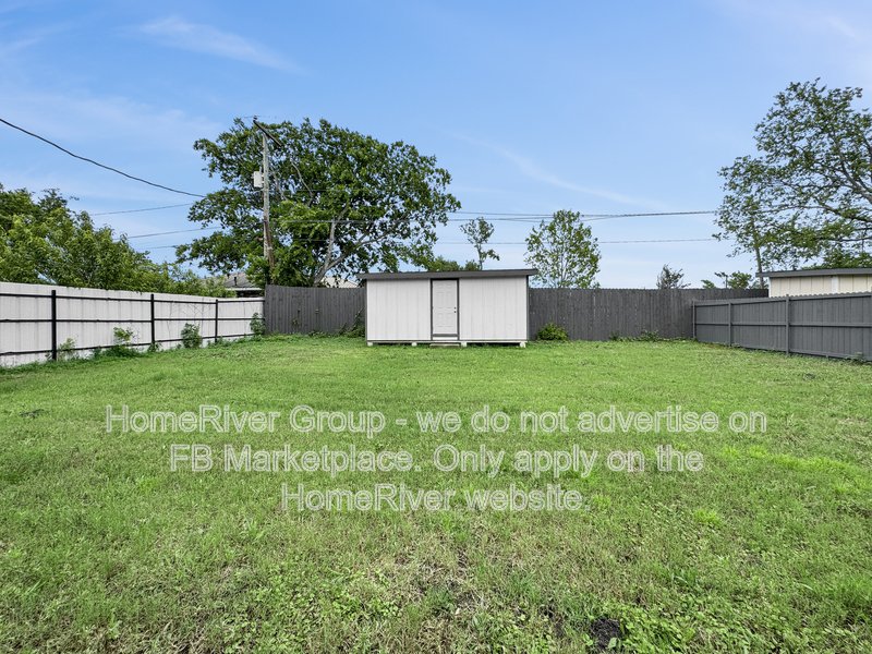 Duplex 3 bed | Updated Interior | Private Backyard. property image