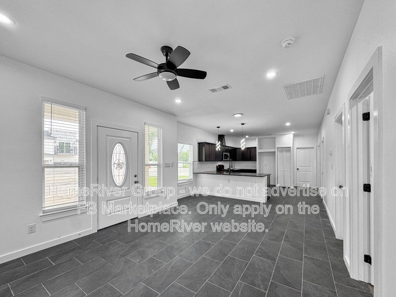 Duplex 3 bed | Updated Interior | Private Backyard. property image