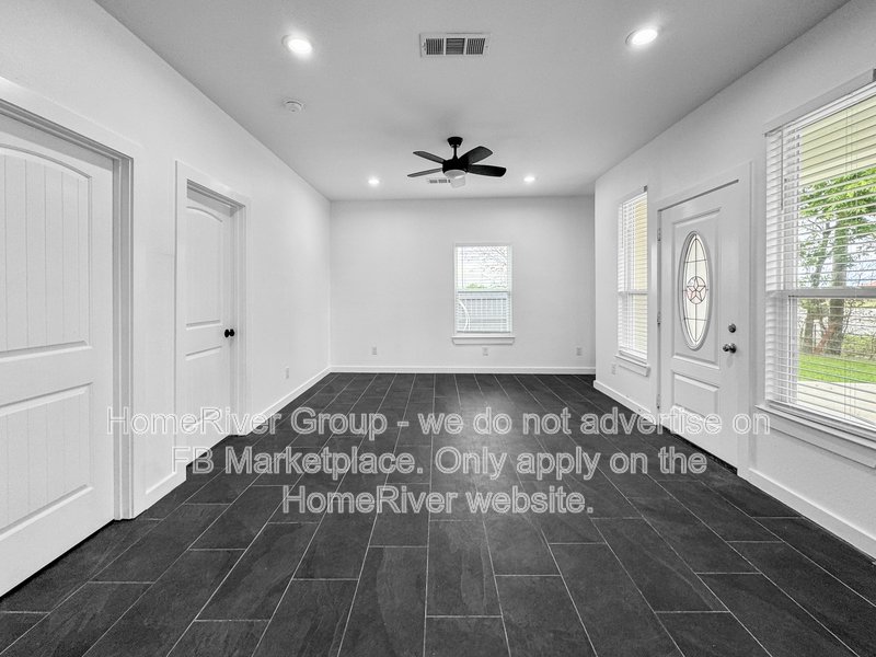 Duplex 3 bed | Updated Interior | Private Backyard. property image