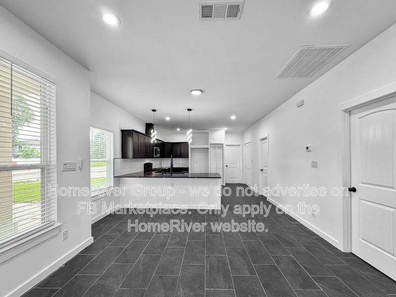 Duplex 3 bed | Updated Interior | Private Backyard. property image