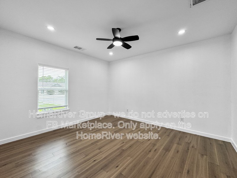 Duplex 3 bed | Updated Interior | Private Backyard. property image
