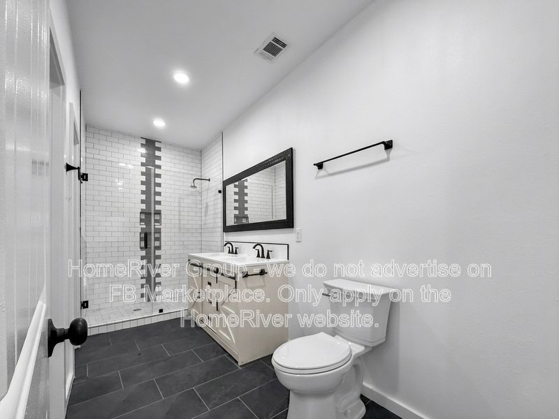 Duplex 3 bed | Updated Interior | Private Backyard. property image