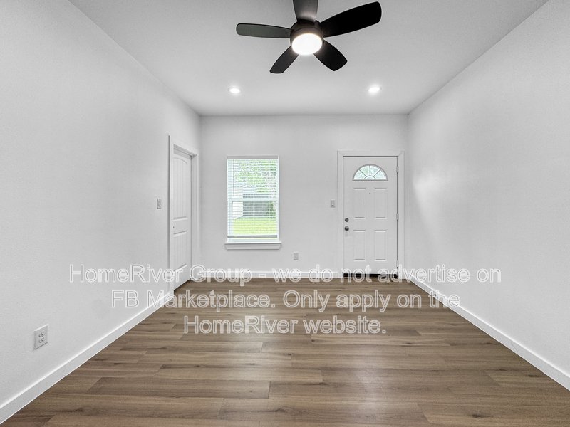 Duplex 3 bed | Updated Interior | Private Backyard. property image