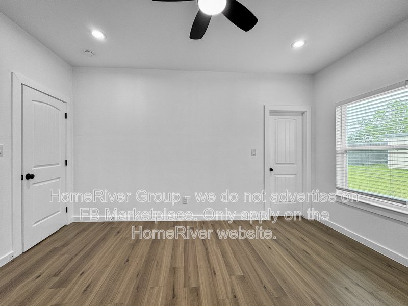 Duplex 3 bed | Updated Interior | Private Backyard. property image