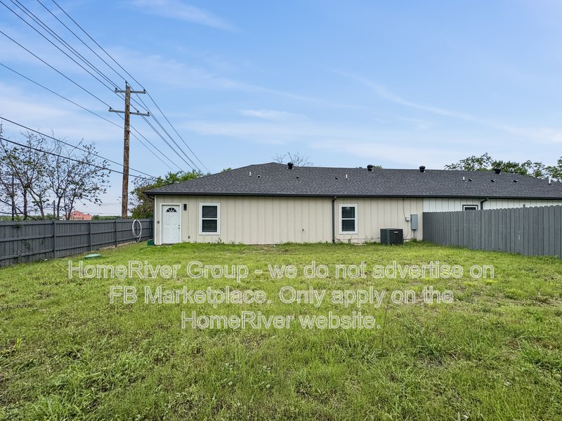 Duplex 3 bed | Updated Interior | Private Backyard. property image