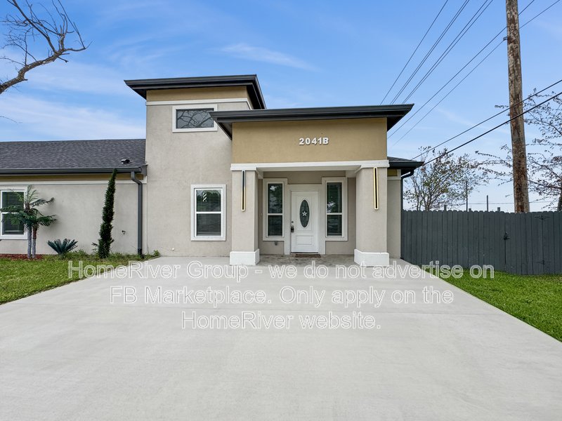 Duplex 3 bed | Updated Interior | Private Backyard. property image