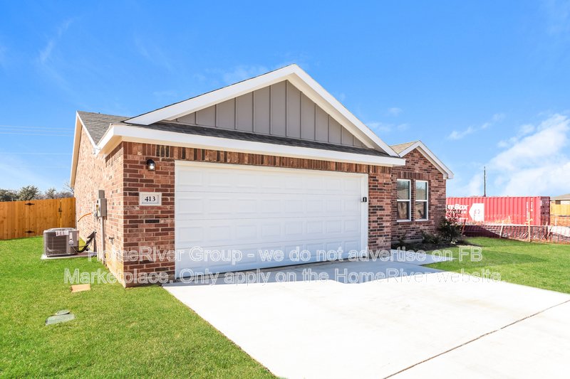 Available Now! 413 Jameson, Springtown, TX 76082 property image