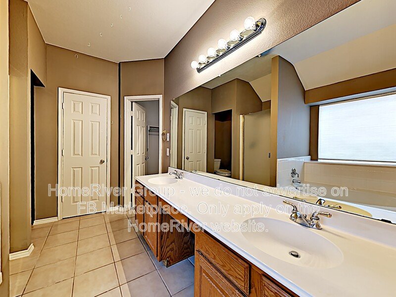 Available Now! 2405 N Brook Dr, McKinney TX 75070 property image