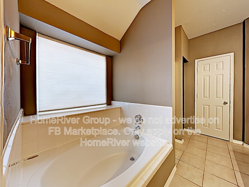 Available Now! 2405 N Brook Dr, McKinney TX 75070 property image
