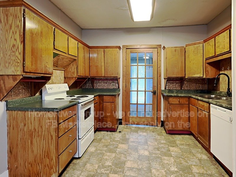 3-Bedroom | Pet-Friendly | Hardwood Floors. property image