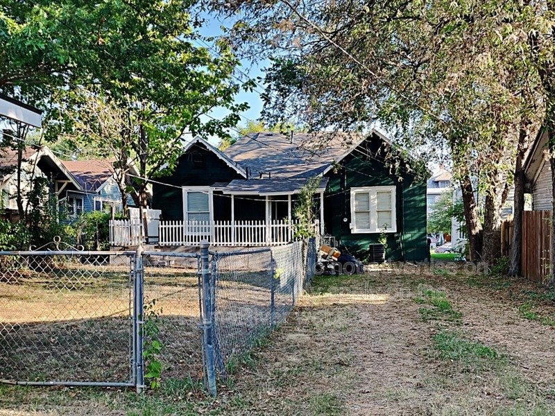 3-Bedroom | Pet-Friendly | Hardwood Floors. property image