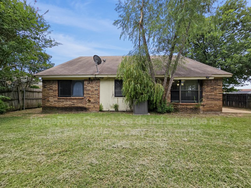 Pet Friendly |  Cozy Fireplace | Fridge | New Carpet property image