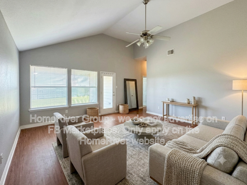 313 Charleston Dr property image