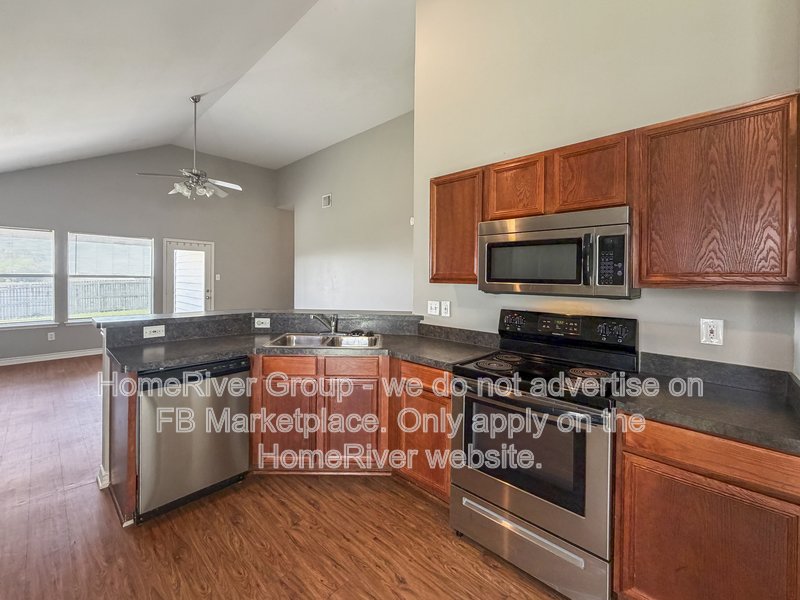 313 Charleston Dr property image