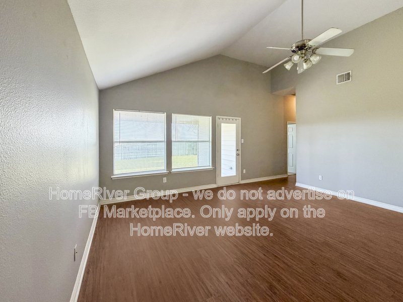 313 Charleston Dr property image