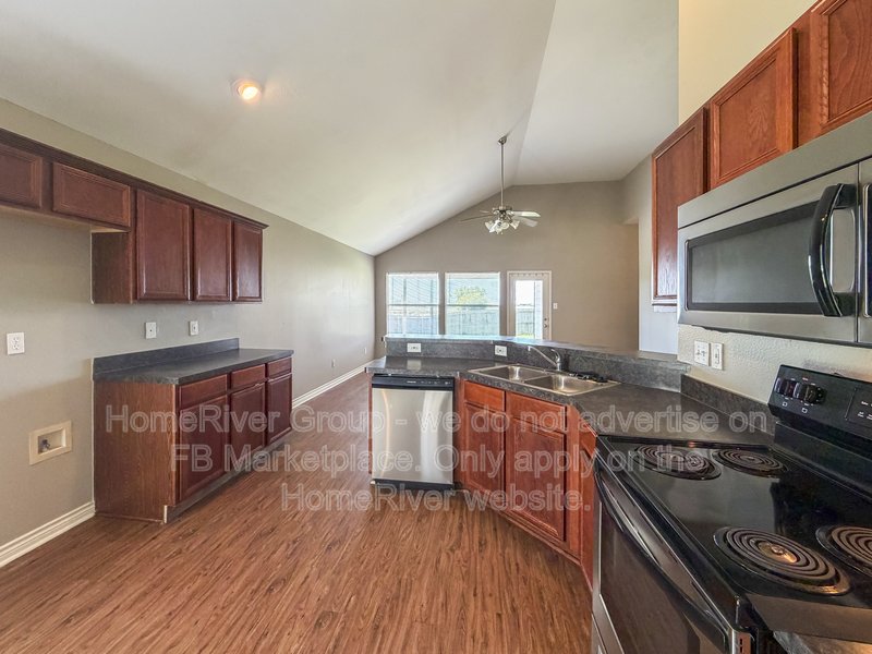 313 Charleston Dr property image