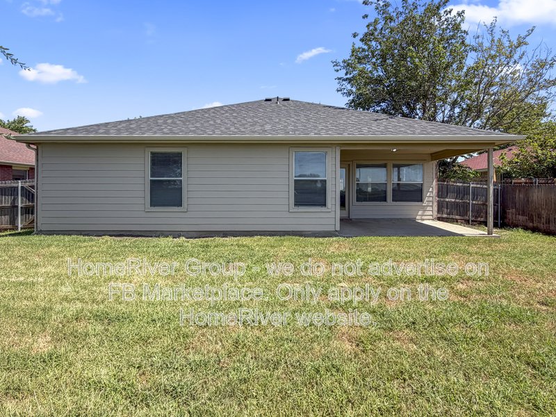 313 Charleston Dr property image