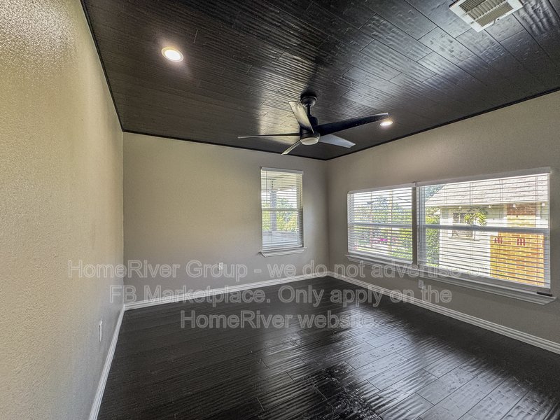 Designer Finishes | Stainless Steel | Pet Friendly. property image
