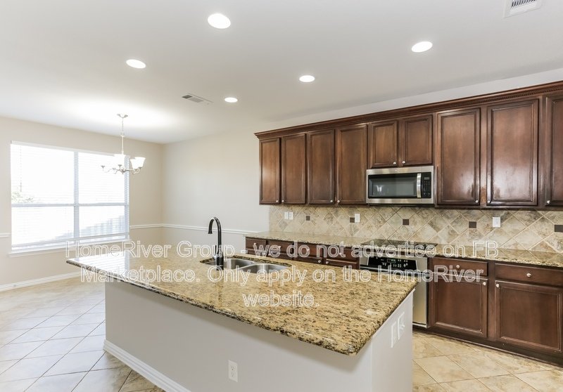 Available Now| Pets Welcome | property image