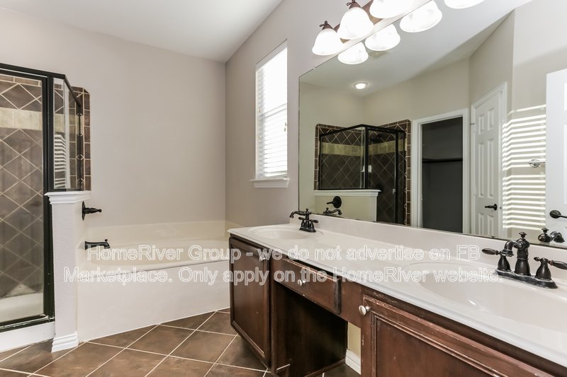Available Now| Pets Welcome | property image