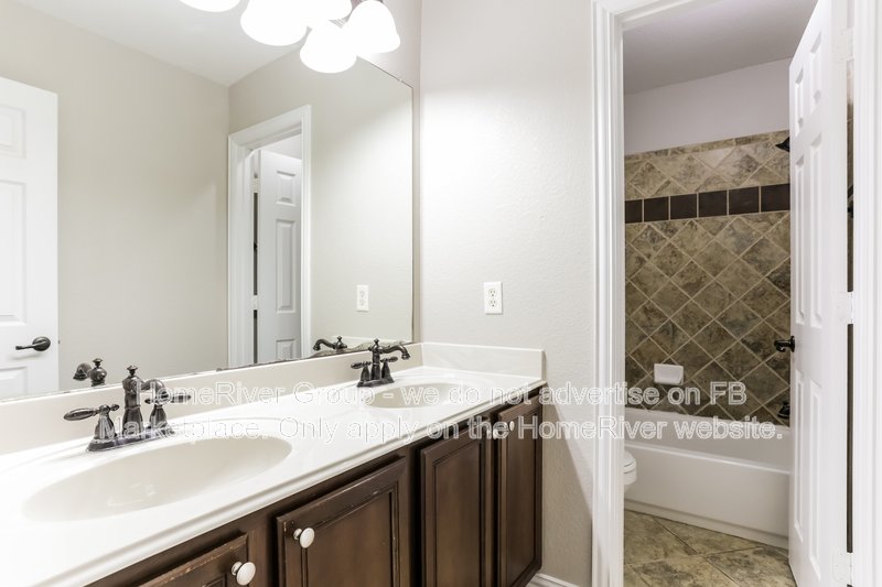 Available Now| Pets Welcome | property image
