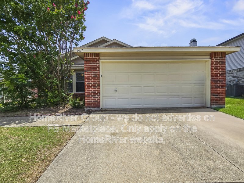 Pet-Friendly | No Carpet | Huge Fenced Backyard. property image