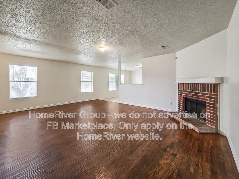 Pet-Friendly | No Carpet | Huge Fenced Backyard. property image