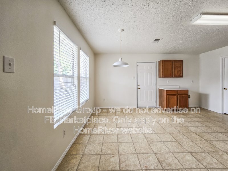 Pet-Friendly | No Carpet | Huge Fenced Backyard. property image
