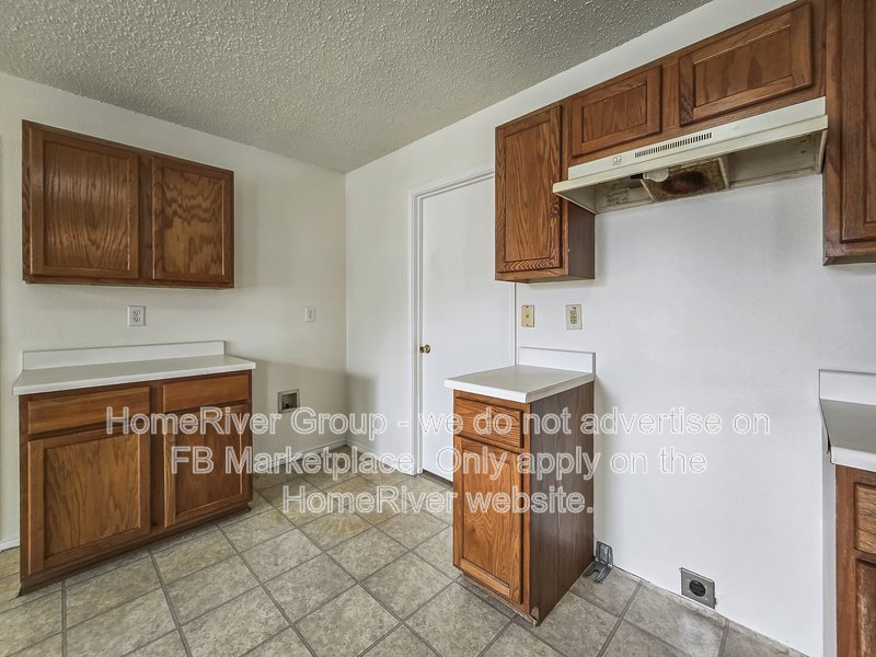 Pet-Friendly | No Carpet | Huge Fenced Backyard. property image