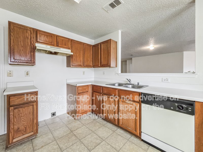 Pet-Friendly | No Carpet | Huge Fenced Backyard. property image